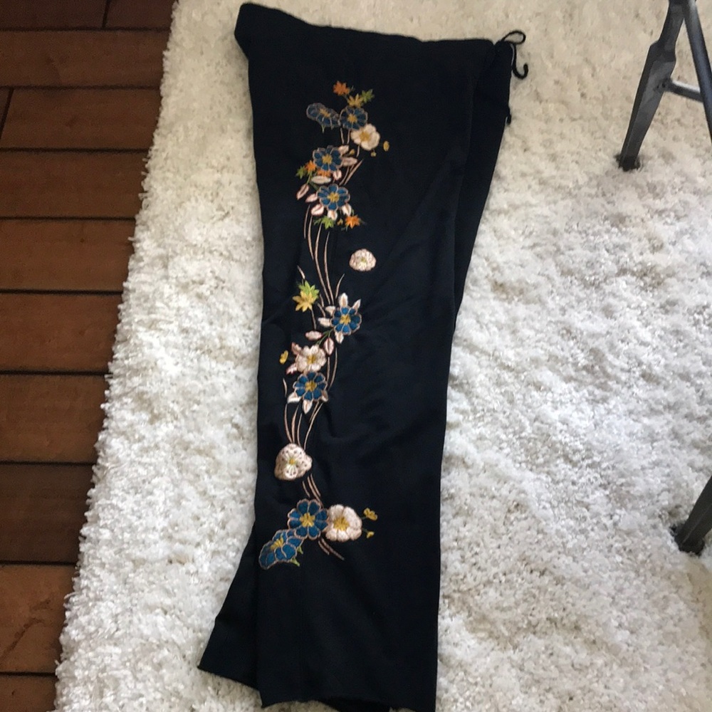 Lucky brand embroidered sweats in good condition